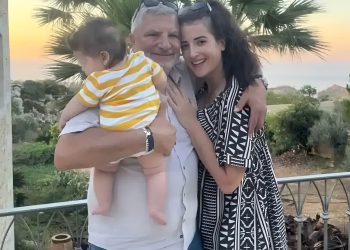 Alldaynews.gr Γιώργος Πατούλης – Νάνσυ Κοιλού: Οι πρώτες διακοπές αγκαλιά με τον τεσσάρων μηνών γιο τους