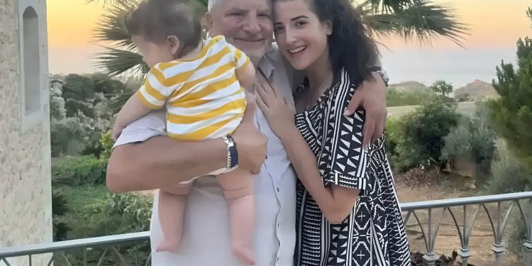 Alldaynews.gr Γιώργος Πατούλης – Νάνσυ Κοιλού: Οι πρώτες διακοπές αγκαλιά με τον τεσσάρων μηνών γιο τους