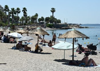 «Θρίλερ» στο Παλαιό Φάληρο με το νεκρό κοριτσάκι: Αποστεωμένο και βαριά χτυπημένο – Εξετάζεται δολοφονία