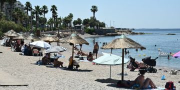 Alldaynews.gr «Θρίλερ» στο Παλαιό Φάληρο με το νεκρό κοριτσάκι: Αποστεωμένο και βαριά χτυπημένο – Εξετάζεται δολοφονία