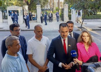 Ο Αλέξης Χαρίτσης αποχώρησε από το Προεδρικό γιατί δεν τον άφησαν να μπει στη δεξίωση συνοδευόμενος από Παλαιστίνιο πρόσφυγα