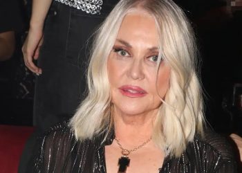 Ρούλα Κορομηλά: «Δεν έχω κάνει λίφτινγκ, μακάρι να μπορούσα, δεν με αφήνουν οι γιατροί»