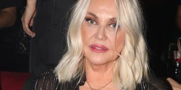 Ρούλα Κορομηλά: «Δεν έχω κάνει λίφτινγκ, μακάρι να μπορούσα, δεν με αφήνουν οι γιατροί»