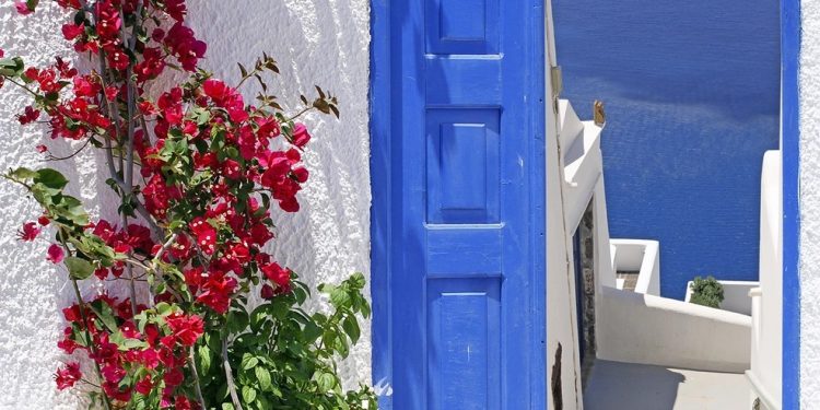 Απογοητευμένοι δηλώνουν τουρίστες με τον συνωστισμό σε διάσημο ελληνικό νησί: «Οι προσδοκίες και η πραγματικότητα»