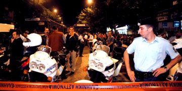 Alldaynews.gr «Δεν είναι αληθινή, μπείτε»: Η μέρα που ο «Πεταλούδας» σκόρπισε το θάνατο επειδή η Αστυνομία νόμιζε ότι μπλοφάρει