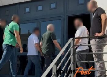 «Τσακίσου πήγαινε φέρε 150 ευρώ» – Οι εξοργιστικοί διάλογοι με τους τελωνειακούς που «ξεσκόνιζαν» όσους δεν τους πλήρωναν ταρίφα