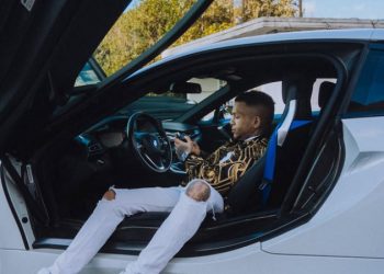 Συνελήφθη γνωστός τράπερ στα Εξάρχεια – Προσπάθησε να ξεφορτωθεί συσκευασίες με κοκαΐνη