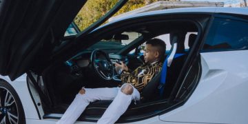 Alldaynews.gr Συνελήφθη γνωστός τράπερ στα Εξάρχεια – Προσπάθησε να ξεφορτωθεί συσκευασίες με κοκαΐνη