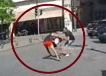 Τουρίστας ρώτησε οδηγό ταξί αν είναι ασφαλής η Ομόνοια και 10 δευτερόλεπτα μετά τον έκλεψαν