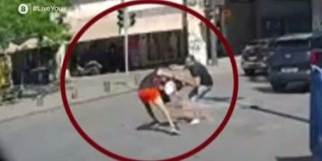 Alldaynews.gr Τουρίστας ρώτησε οδηγό ταξί αν είναι ασφαλής η Ομόνοια και 10 δευτερόλεπτα μετά τον έκλεψαν