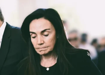 «Σε μια άδεια η εκκλησία η Γ. Σαμαρά ζήτησε να ανοίξουν το φέρετρο και έκλαψε με λιγμούς την κόρη της»