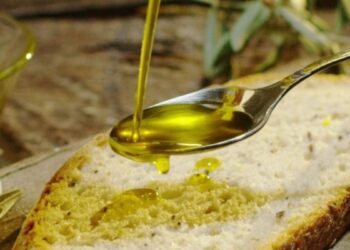 Έτρωγε καθημερινά μια φέτα ψωμί βουτηγμένη σε ελαιόλαδο – Ένα μήνα μετά…