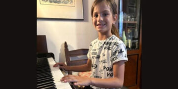 Η 8χρονη Αλεξάνδρα Γουδά κατέκτησε το Ασημένιο Βραβείο σε διεθνή διαγωνισμό πιάνου