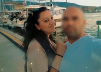 Δίπλα στο πτώμα της μητέρας τους περίμεναν τα παιδιά – Το παρελθόν του δράστη που την σκότωσε με εργαλείο ψησίματος