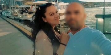 Δίπλα στο πτώμα της μητέρας τους περίμεναν τα παιδιά – Το παρελθόν του δράστη που την σκότωσε με εργαλείο ψησίματος