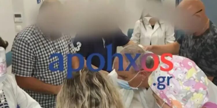 «Μαμά σε αγαπάω, φίλα με, αγκάλιασέ με»: Οι σπαρακτικές στιγμές της 14χρονης με τη μητέρα της μόλις άνοιξε τα μάτια της