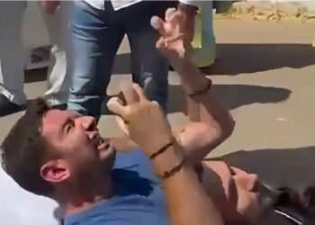 Alldaynews.gr Κεφαλονιά: Η λιτανεία του Αγίου Γερασίμου, η λαοθάλασσα πιστών και το… απρόοπτο με τον «δαιμονισμένο»