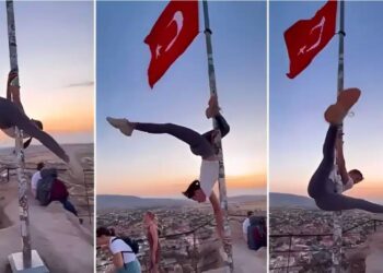 Σάλος την Τουρκία: Καλλονή τουρίστρια έκανε εντυπωσιακό pole dancing σε στύλο με την τουρκική σημαία