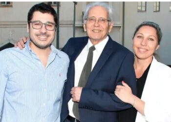 «Τώρα πάλι μαζί»: Συγκινητική ανάρτηση του Λάμπρου Κωνσταντάρα – Δημήτρης Κωνσταντάρας και ο πατέρας του σε ένα πορτρέτο ζωής