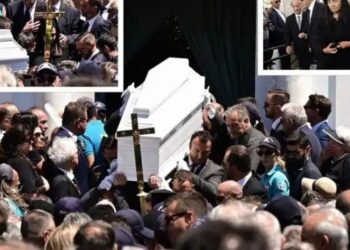 Alldaynews.gr «Μαζί της θα ‘μαστε συνέχεια… Δίπλα στο φως το δικό της»: Βαθιά οδύνη στην κηδεία της Λένας Σαμαρά