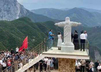 Η Αλβανία απέκτησε για πρώτη φορά στην ιστορία της άγαλμα του Ιησού Χριστού