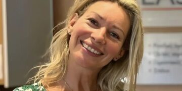 Αριέλ Κωνσταντινίδη: Θηλάζει τη νεογέννητη κόρη της – Οι τρυφερές φωτογραφίες