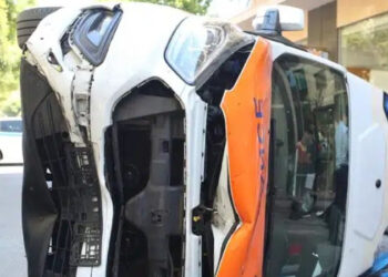 Alldaynews.gr Πέθανε ο ασθενής μετά την ανατροπή του ιδιωτικού ασθενοφόρου στο Γουδί