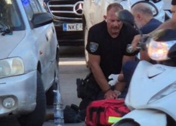 Alldaynews.gr Ήρωας αστυνομικός σώζει τη ζωή πολίτη που έχασε τις αισθήσεις του στη Σαντορίνη – Του έκανε ΚΑΡΠΑ επί 20 λεπτά