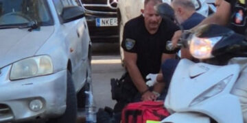 Alldaynews.gr Ήρωας αστυνομικός σώζει τη ζωή πολίτη που έχασε τις αισθήσεις του στη Σαντορίνη – Του έκανε ΚΑΡΠΑ επί 20 λεπτά