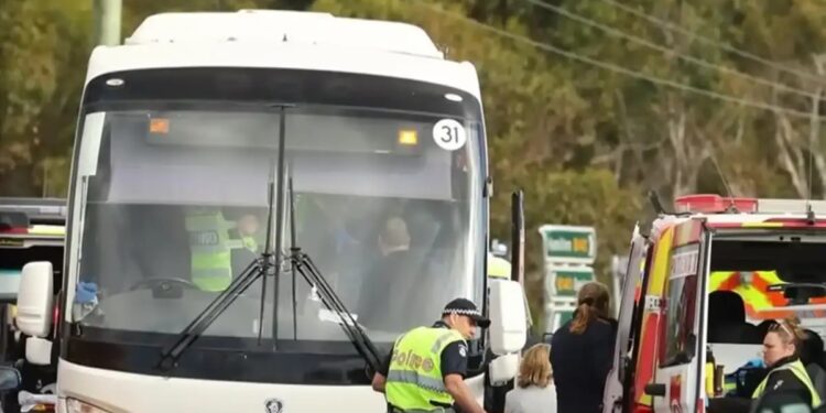 Alldaynews.gr Σχολικό λεωφορείο με 28 μαθητές έχασε την στροφή και ανετράπη – Νεκρό ένα παιδί και δεκάδες τραυματίες