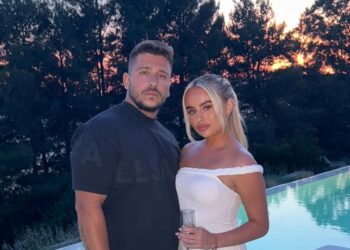 Διακοπές Βρετανίδας μετατράπηκαν σε «ιστορία Mamma Mia» – Ερωτεύτηκε Έλληνα και τώρα ζουν μαζί