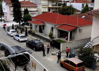 Θρίλερ: Μητέρα και γιος βρέθηκαν νεκροί μέσα στο σπίτι τους