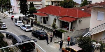 Θρίλερ: Μητέρα και γιος βρέθηκαν νεκροί μέσα στο σπίτι τους