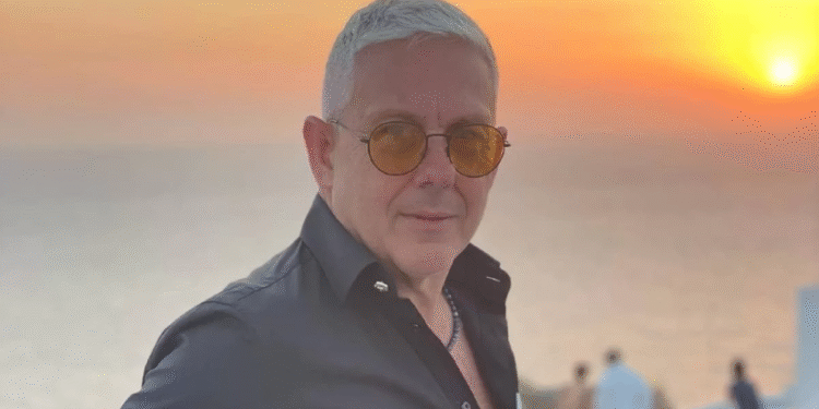 Alldaynews.gr «Τώρα ξεκίνησαν να αγοράζουν και φουλ Κυκλάδες»: Το ξεπούλημα που έκανε έξαλλο τον Τάσο Δούση