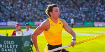 Alldaynews.gr «Μυθικός» Ντουπλάντις έκανε νέο παγκόσμιο ρεκόρ με 6,29 μέτρα στο άλμα επί κοντώ – Έτρεξε πάνω του για να πανηγυρίσει και ο Καραλής