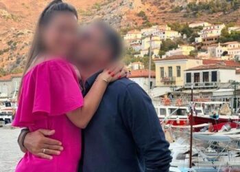 Aνείπωτος θρήνος στην κηδεία ζευγαριού που έχασε τη ζωή του στο φρικτό τροχαίο