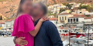 Aνείπωτος θρήνος στην κηδεία ζευγαριού που έχασε τη ζωή του στο φρικτό τροχαίο