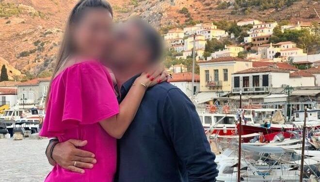 Aνείπωτος θρήνος στην κηδεία ζευγαριού που έχασε τη ζωή του στο φρικτό τροχαίο