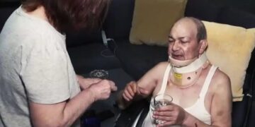 Alldaynews.gr Ίλιον: Έδειραν 71χρονο καρκινοπαθή για να του πάρουν 500 εupώ – Τον πέταξαν από τις σκάλες