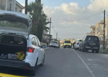 ΕΚΤΑΚΤΟ – Άγριο έγκλημα: 53χρονος έσφαξε την 34χρονη γυναίκα του μπροστά στο γιο της – Τραυματίστηκε ο 14χρονος που μπήκε μπροστά