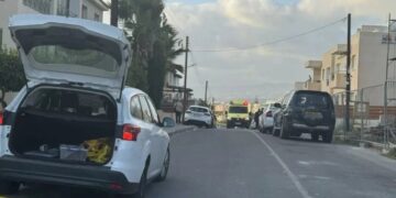 Alldaynews.gr ΕΚΤΑΚΤΟ – Άγριο έγκλημα: 53χρονος έσφαξε την 34χρονη γυναίκα του μπροστά στο γιο της – Τραυματίστηκε ο 14χρονος που μπήκε μπροστά