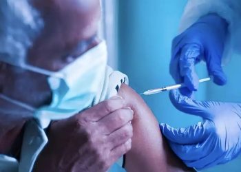 Έρχεται «τσουνάμι» αγωγών για τα υποχρεωτικά εμβoλια του κορωνοϊού