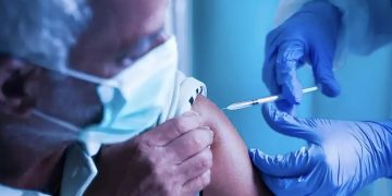 Έρχεται «τσουνάμι» αγωγών για τα υποχρεωτικά εμβoλια του κορωνοϊού