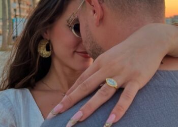 Το δαχτυλίδι‑έκπληξη της Evangelia: Διαμάντι σε σχήμα ματιού και γάμος στην Κρήτη!