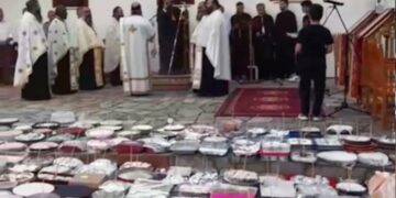 Alldaynews.gr Γιορτή του Αγίου Φανουρίου: Αμέτρητες φανουρόπιτες «πλημμύρισαν» τις εκκλησίες – Βίντεο από το πλήθος των πιστών