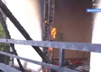 Alldaynews.gr «Πάλευα με έναν κουβά να σβήσω την φωτιά στο σπίτι μου – Δεν με βοήθησε κανείς» συγκλονίζει κάτοικος της Φιλιππιάδας