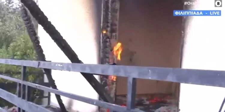 «Πάλευα με έναν κουβά να σβήσω την φωτιά στο σπίτι μου – Δεν με βοήθησε κανείς» συγκλονίζει κάτοικος της Φιλιππιάδας