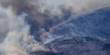 Alldaynews.gr ΕΚΤΟΣ ΕΛΕΓΧΟΥ Η ΦΩΤΙΑ: ΟΛΟΝΥΧΤΙΑ ΜΑΧΗ ΜΕ ΤΙΣ ΦΛΟΓΕΣ – ΣΥΝΑΓΕΡΜΟΣ ΣΤΗΝ ΠΥΡΟΣΒΕΣΤΙΚΗ