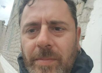 Τραγωδία: Πέθανε σε τροχαίο ο φωτογράφος Γιάννης Δημητράς – Στη ΜΕΘ η 38χρονη σύζυγός του