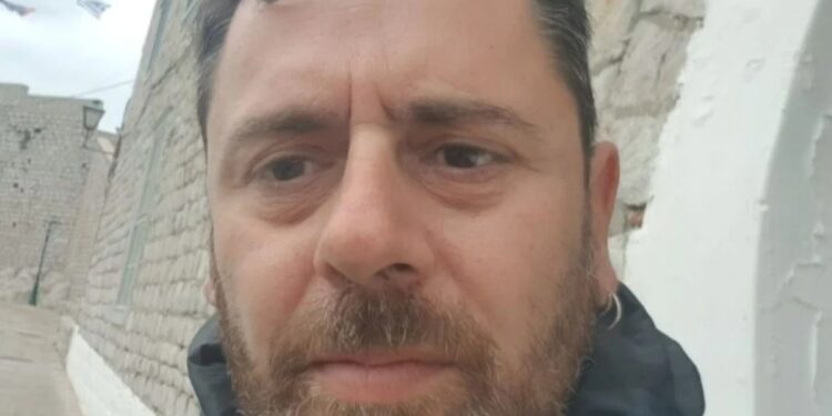 Τραγωδία: Πέθανε σε τροχαίο ο φωτογράφος Γιάννης Δημητράς – Στη ΜΕΘ η 38χρονη σύζυγός του